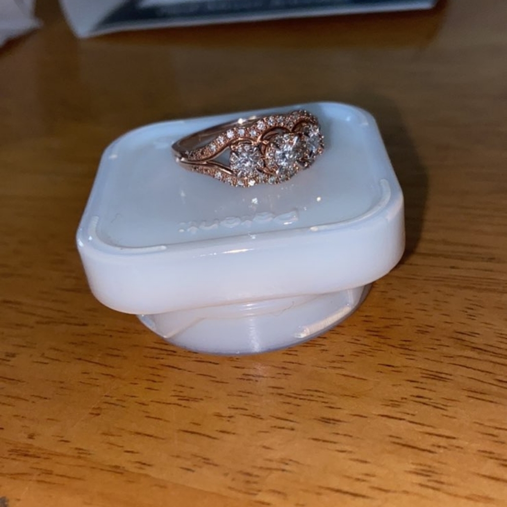ROSE GOLD DIAMNOND RING